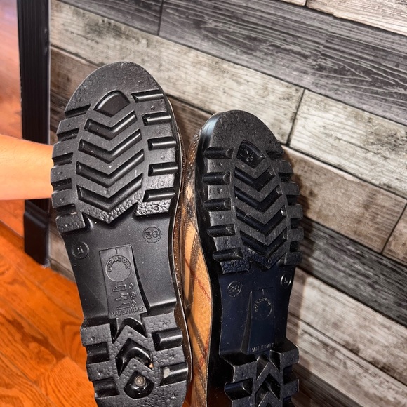 Authentic Burberry Rain Boots size 38 Euro (7.5 US) worn a few times. - Picture 3 of 5